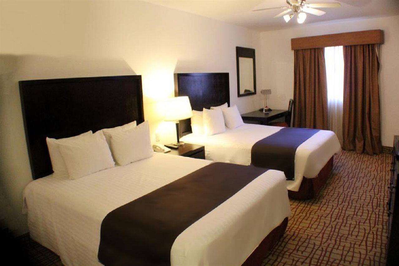 Wyndham Garden Torreon Tecnologico Hotel Exterior photo